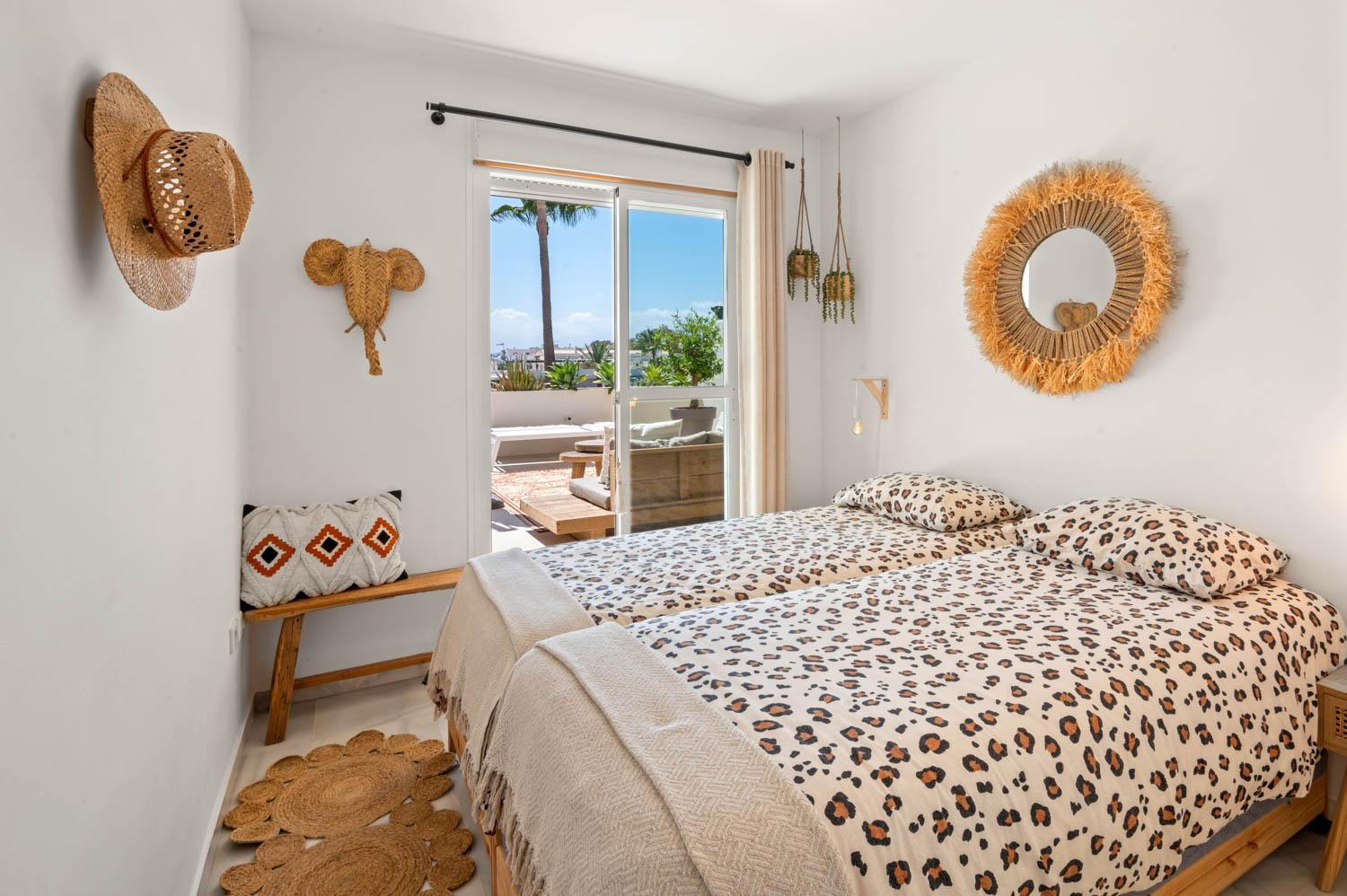 Apartamento Stayatsas Luxe App Vlakbij Strand, 80 M2 Terras, Grote Zwembaden